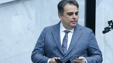 Асен Василев: ПБ ни връща към евтиния труд и "капковото напояване"