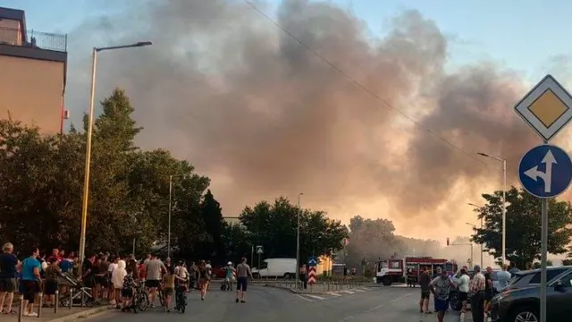 Има пострадал при пожара във Варна
