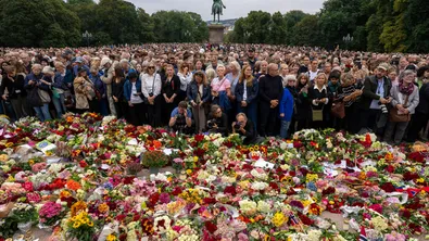 Норвегия скърби за крал Харалд: тълпи изпратиха монарха пред кралския дворец