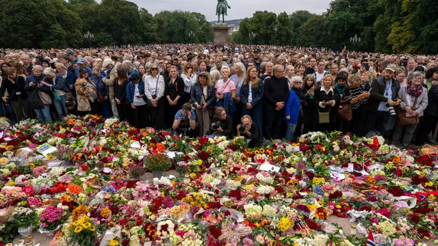 Норвегия скърби за крал Харалд: тълпи изпратиха монарха пред кралския дворец