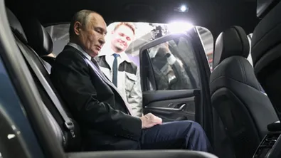 Путин подкара новата „Волга“ (СНИМКИ)