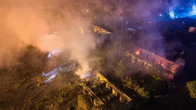 Взрив във фабрика за фойерверки срути къщи и уби малолетни в Индия