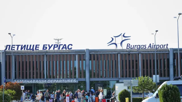 От началото на годината на летищата във Варна и Бургас са обслужени над 3 милиона пътници