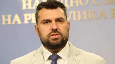 С глава в пясъка пред руските саботажи: ГЕРБ критикува мълчанието на Радев