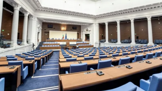 От парламента до TikTok: кой печели битката за вниманието на избирателите?