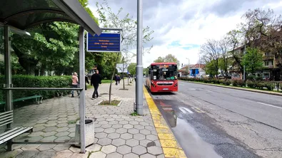Автобус на градския транспорт в Пловдив пропадна в огромна дупка