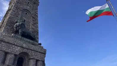 "Възраждане": ПБ наеха Гюнай и Сюнай ще изтърбушат Паметника на връх Шипка