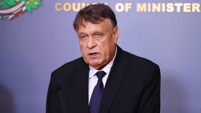 Министър Вълчев: Делегираните бюджети в училищата няма да бъдат премахнати