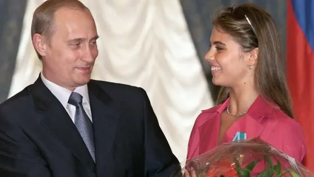 Алина Кабаева пое контрола над любимия вестник на Путин