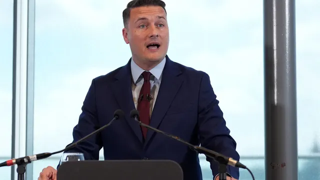 Лондон: Фолклендските острови са британски, ангажиментът ни към тях е непоклатим