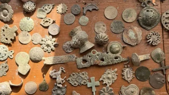 Незаконно оръжие и самоделни бомби откриха при спецакция в Монтанско