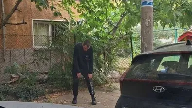 Мъж в неадекватно състояние притесни жители на Пловдив (ВИДЕО)