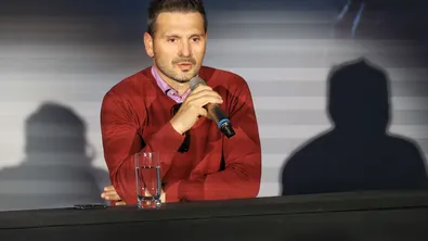 Александър Сано ще играе Димитър Пенев във филма за Стоичков