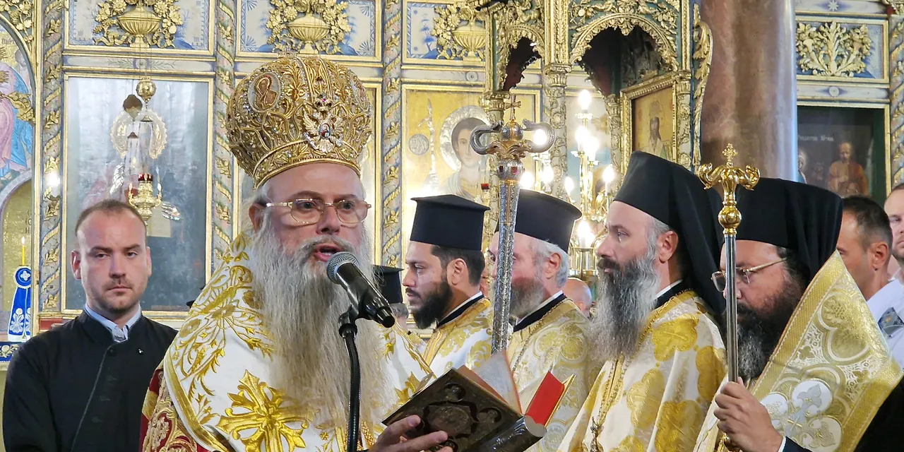 Митрополит Николай на Съединението: Нека бъдем миротворци и единни