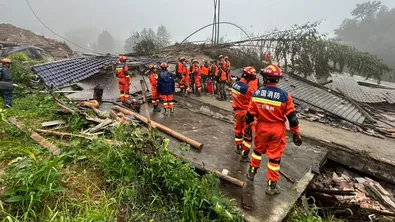 Трима загинали при кално свлачище в Източен Китай
