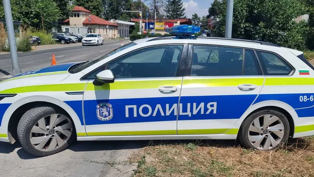 Като на филм: Румънец блъсна патрулка, обра коли, задигна автомобил и избяга от България