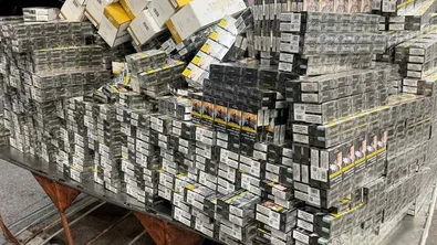 Над 125 000 контрабандни цигари откриха в куфари на "Капитан Андреево"