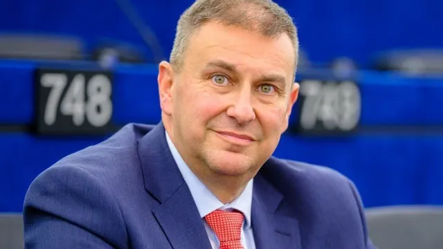 Емил Радев: Не сменям ГЕРБ с Йотова, но не ми е в характера да мишкувам