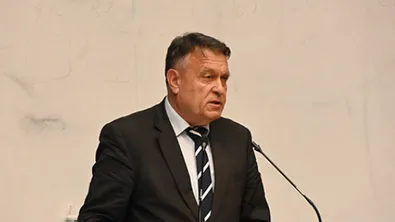 МОН готви основни промени на учебните програми