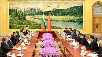 Министър Пулев от Китай: Отваряме пътя за производство на електромобили