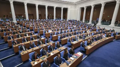 Жените трябва да заемат поне 33% от ръководните постове в големите публични компании