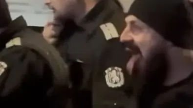 Известният полицай от миналогодишните протести е открит мъртъв у дома си