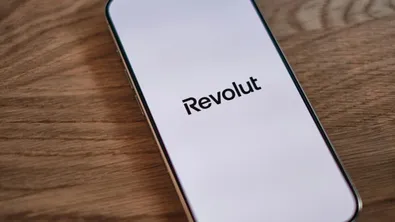 Revolut потвърди изтичане на лични данни на клиенти след измама с държавна агенция
