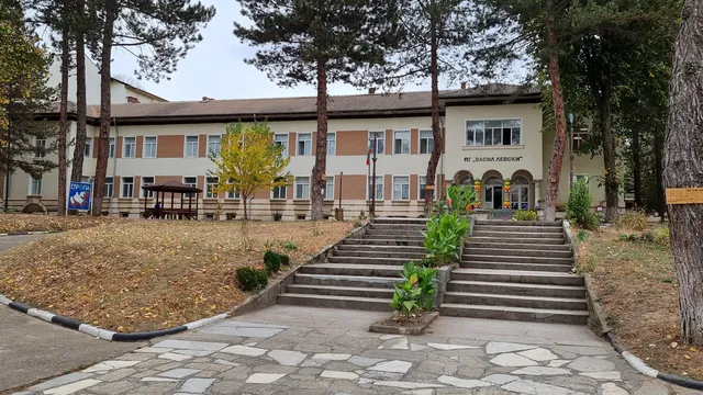 Военният министър присъства на откриването на учебната година в Мездра
