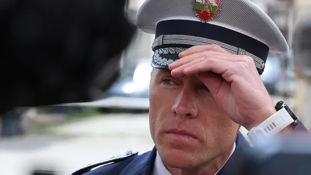 Засилено полицейско присъствие около училищата за първия учебен ден