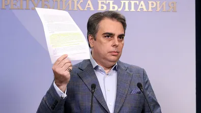 Асен Василев: 153 евро в началото на учебната година не са лукс