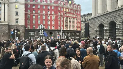 Протест в центъра на София с искане за оставката на правителството на Румен Радев