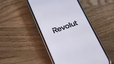 Revolut предаде лични данни на стотици клиенти след фалшиви искания от държавен имейл