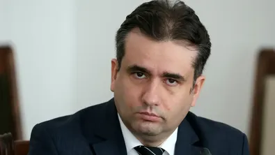Божанов: Напускането на Валерия Велева не е достатъчно, Йотова дължи обяснение