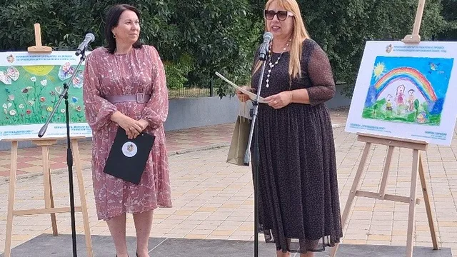 Откриха изложба за 20-годишнината на Регионалния център за приобщаващото образование в София