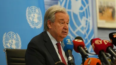 Гутериш призова за по-строг контрол върху ИИ: Не можем да пренебрегваме рисковете