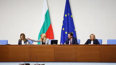 Парламентът започна заседанието си с поздрав за празника на София
