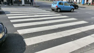 Млад шофьор блъсна 66-годишна жена на пешеходна пътека в Стара Загора и избяга