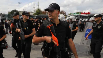 С указ на Ердоган: Смениха шефовете на полицията в 39 от 81 окръга в Турция