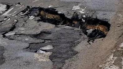 Път във Варна пропадна с 3 метра заради свлачище