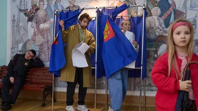 Екзитпол: „Единна Русия“ на Путин печели изборите