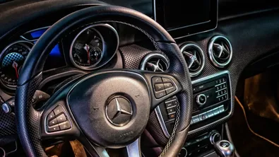 Автомобилните гиганти на Германия изригнаха срещу политиката на Мерц