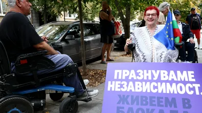 Хора с увреждания протестираха пред Столична община с искане за по-достъпна среда