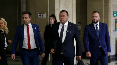 "Възраждане" внесе документи в ЦИК за участие в президентските избори