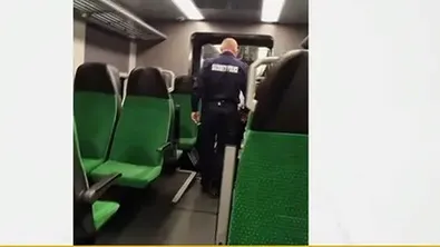Разлята бира ескалира до скандал и арест във влака Варна-Шумен