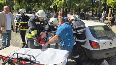 Мъж е с опасност за живота след тежка катастрофа в Ботевград
