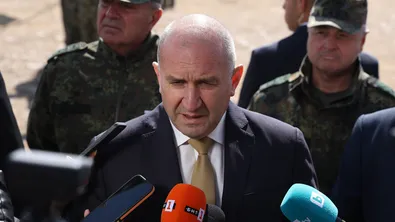 Радев за Пеевски и полетите му: Случаят с посланика ни в ОАЕ е силно смущаващ