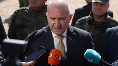 Радев за Пеевски и полетите му: Случаят с посланика ни в ОАЕ е силно смущаващ