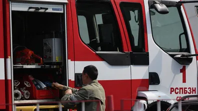Пожар край пловдивско село - 11 екипа на пожарната се борят с пламъците