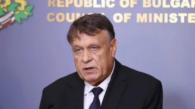 МОН съкращава 21 щатни бройки след преглед на структурата си