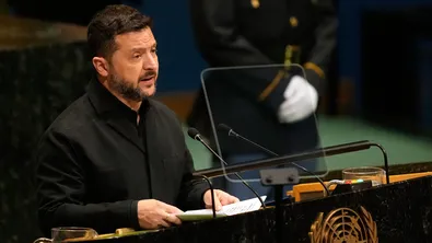 Зеленски отхвърли предложението на Путин за среща в Москва
